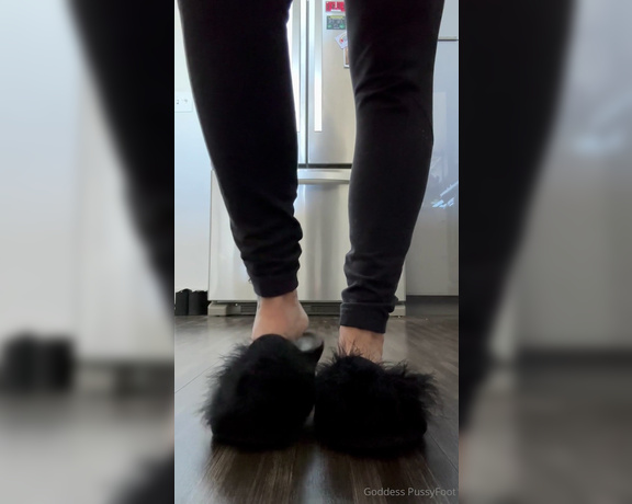 Goddess PussyFoot aka U186296307 OnlyFans - Gag on my natural toes foot bitch !