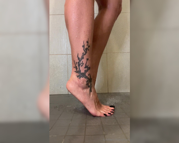 Goddess PussyFoot aka U186296307 OnlyFans - Wet black toes and gold jewelry hits different