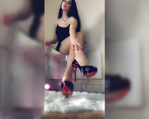 Karina Kalashnikova aka Mistresskarina OnlyFans - Your position in life is at My feet