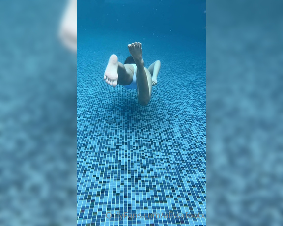 Alissafootsd aka Alissafootsd OnlyFans - Hope you find out this video is hot under water