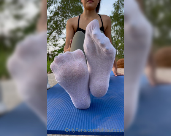 Alissafootsd aka Alissafootsd OnlyFans - After running, sweat soles Watch me remove them and tease you with my sweat feet