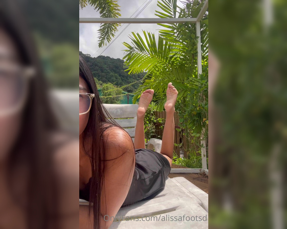 Alissafootsd aka Alissafootsd OnlyFans - I dangling my smelly flip flops and show you my soles in the pose get sexier when my soles shiny