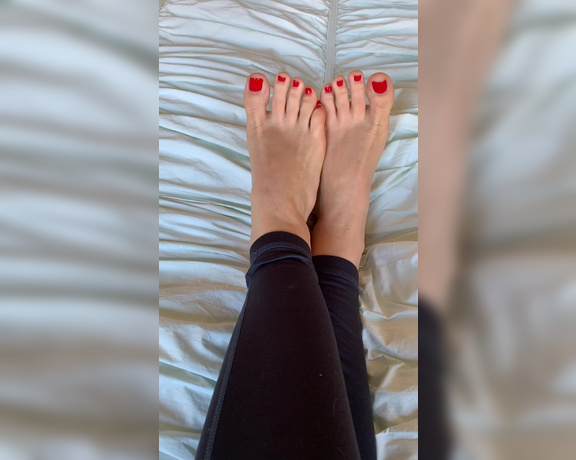 Goddess Christine aka Findomchristine OnlyFans - I know how weak my gorgeous feet make you All I have to do is wiggle my toes