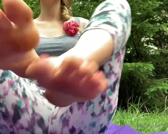 Goddess Christine aka Findomchristine OnlyFans - 215 min clip! Worship my sweaty dirty yoga soles