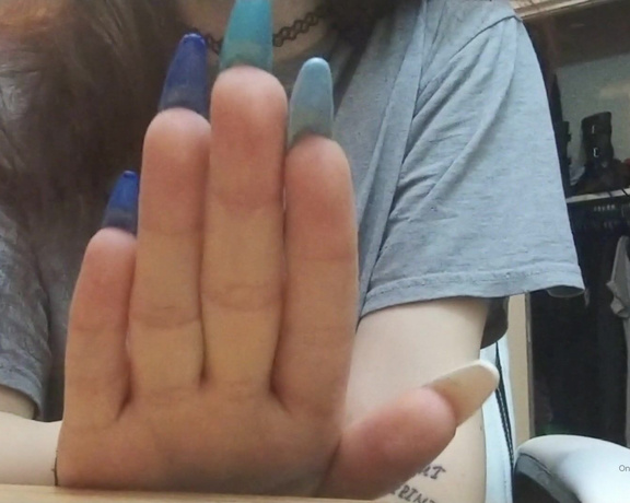 LilRedVelvet aka Lilredvelvet OnlyFans - Fingernailhand fetish tease