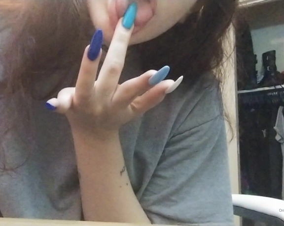 LilRedVelvet aka Lilredvelvet OnlyFans - Fingernailhand fetish tease