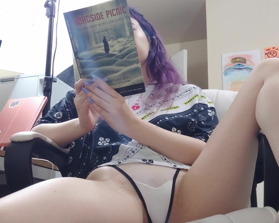 LilRedVelvet aka Lilredvelvet OnlyFans - Reading a book and showing off my body (exclusive video)