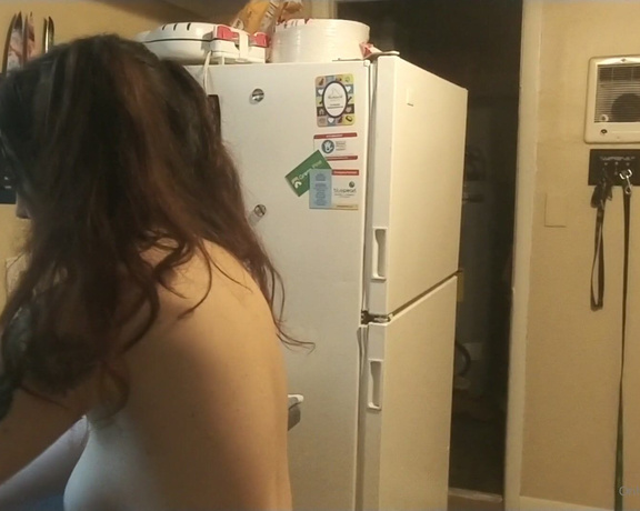 LilRedVelvet aka Lilredvelvet OnlyFans - Washing dishes topless