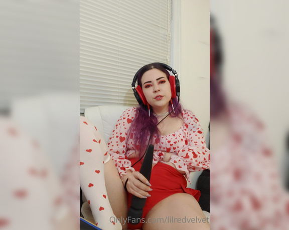 LilRedVelvet aka Lilredvelvet OnlyFans - Cumming for you in my new shorts before filming a custom!