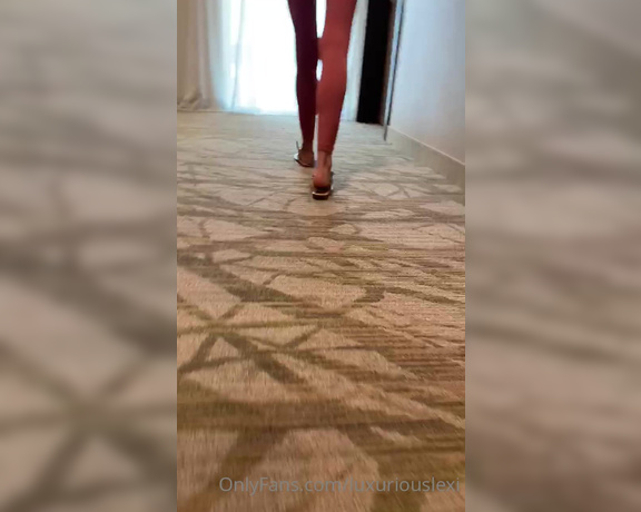 Luxuriouslexi aka Luxuriouslexi OnlyFans - Candid Walking Clip! Catch a glimpse of My bare soles as a walk away #October2020 #FootFetish #Ba