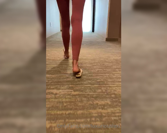 Luxuriouslexi aka Luxuriouslexi OnlyFans - Candid Walking Clip! Catch a glimpse of My bare soles as a walk away #October2020 #FootFetish #Ba