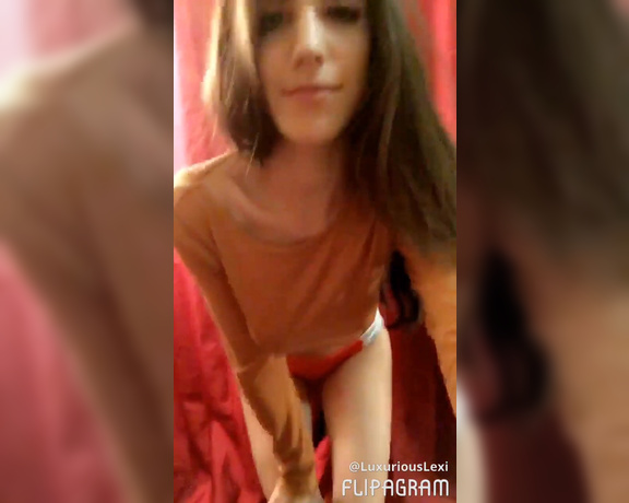 Luxuriouslexi aka Luxuriouslexi OnlyFans - Vid Showing off My toned body during a kik session