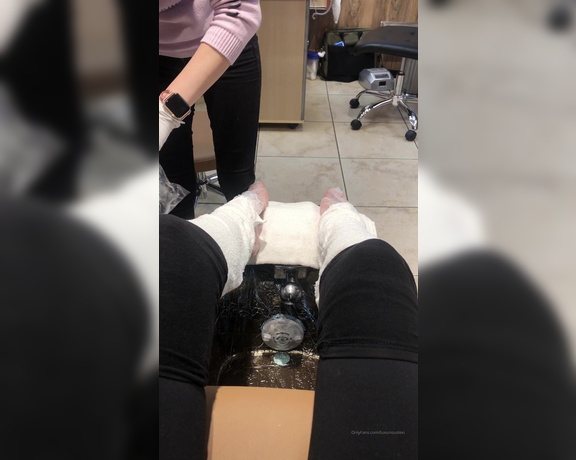 Luxuriouslexi aka Luxuriouslexi OnlyFans - 6 Min of Me getting a pedicure! Good boys get to see what color I chose! ) #FootFetish