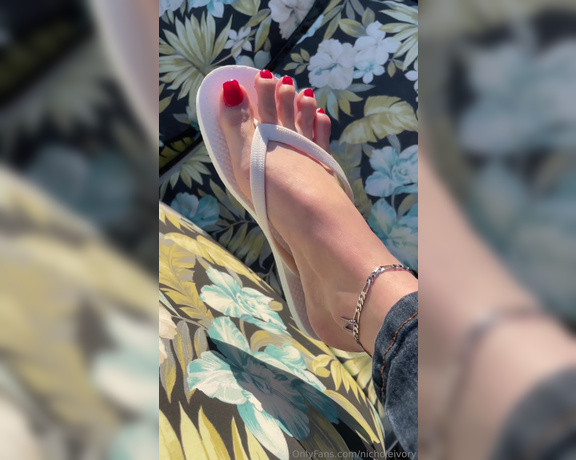 Nichole_Ivory aka Nicholeivory OnlyFans - Red toes in white flip flops yep flip flop in December still lol