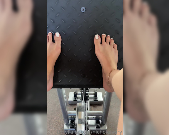 Nichole_Ivory aka Nicholeivory OnlyFans - Barefoot workout