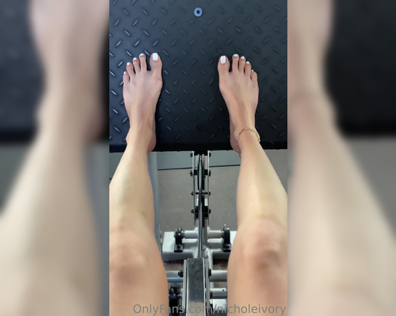 Nichole_Ivory aka Nicholeivory OnlyFans - Barefoot workout