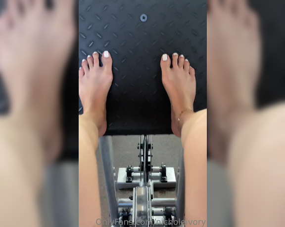 Nichole_Ivory aka Nicholeivory OnlyFans - Barefoot workout