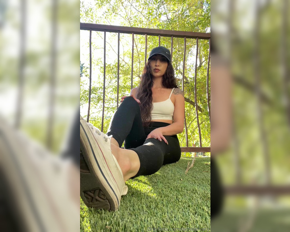 Nichole_Ivory aka Nicholeivory OnlyFans - Watch me take my shoes off and sniff after a long day