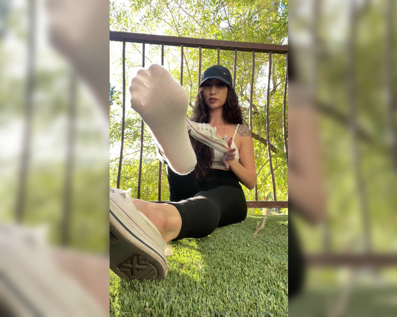 Nichole_Ivory aka Nicholeivory OnlyFans - Watch me take my shoes off and sniff after a long day