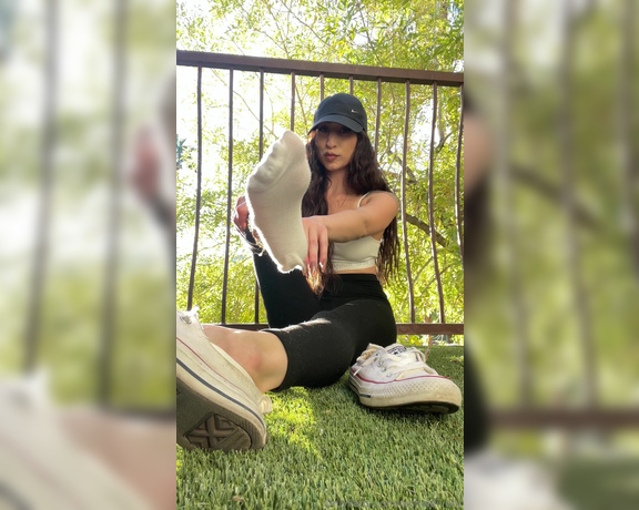 Nichole_Ivory aka Nicholeivory OnlyFans - Watch me take my shoes off and sniff after a long day