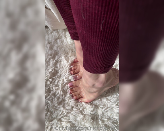 Nichole_Ivory aka Nicholeivory OnlyFans - Love knowing my feet make your dick hard baby