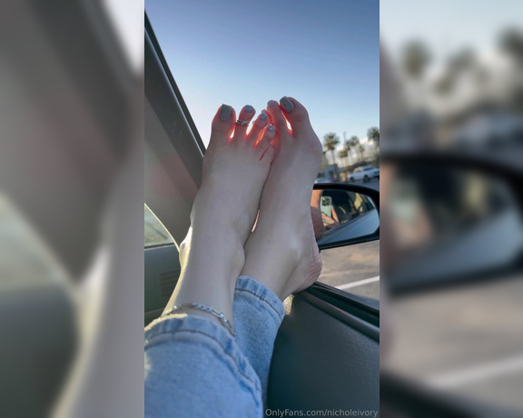 Nichole_Ivory aka Nicholeivory OnlyFans - Watch my feet through the car windshield