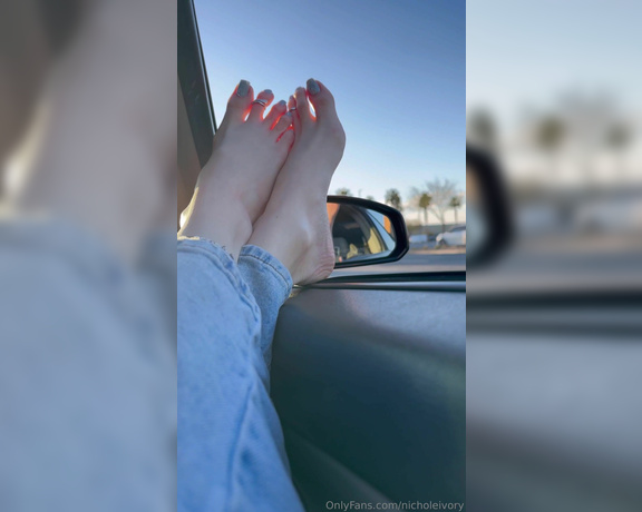 Nichole_Ivory aka Nicholeivory OnlyFans - Watch my feet through the car windshield