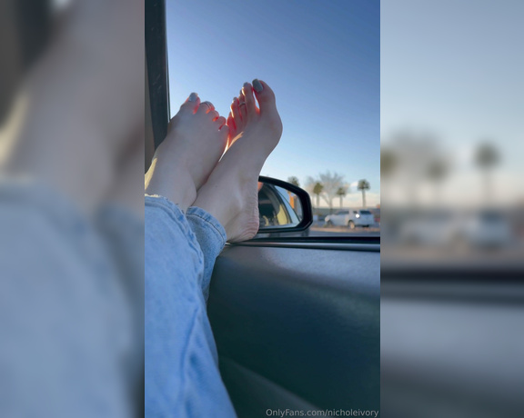 Nichole_Ivory aka Nicholeivory OnlyFans - Watch my feet through the car windshield