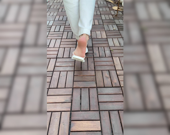 Nichole_Ivory aka Nicholeivory OnlyFans - Watch my feet in flip flops