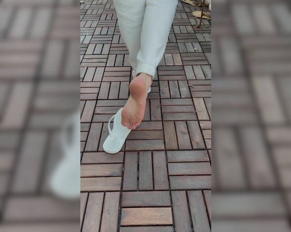 Nichole_Ivory aka Nicholeivory OnlyFans - Watch my feet in flip flops