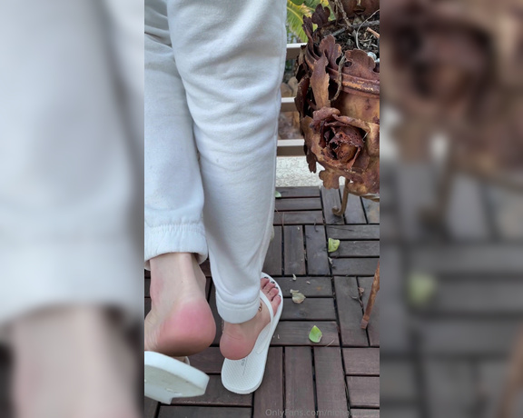 Nichole_Ivory aka Nicholeivory OnlyFans - Watch my feet in flip flops