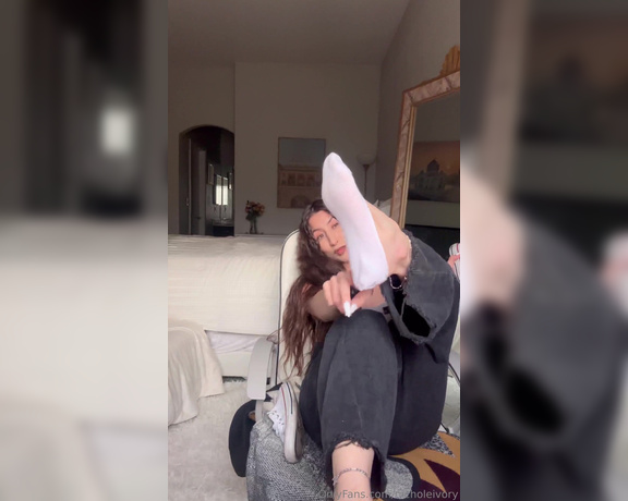 Nichole_Ivory aka Nicholeivory OnlyFans - Taking off my shoes and socks