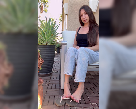 Nichole_Ivory aka Nicholeivory OnlyFans - Do you like staring at my feet in flip flops