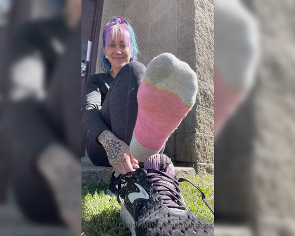 Taylor Raz aka Taylorraz OnlyFans - Wanna lick the sock lint from between my toes