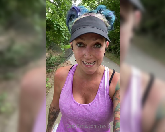 Taylor Raz aka Taylorraz OnlyFans - 10 miles down! Feeling strong! How sweaty and smelly do you think my feet are!