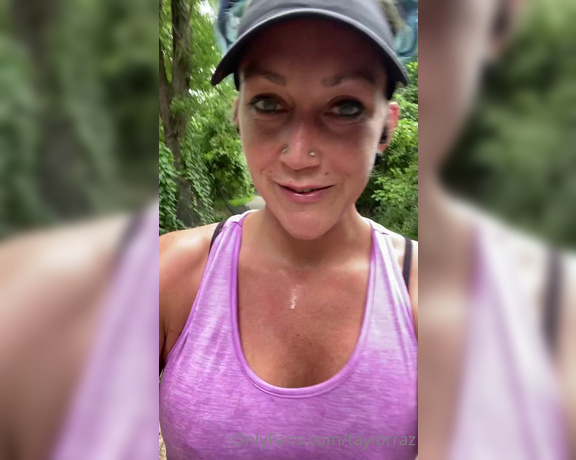 Taylor Raz aka Taylorraz OnlyFans - 10 miles down! Feeling strong! How sweaty and smelly do you think my feet are!