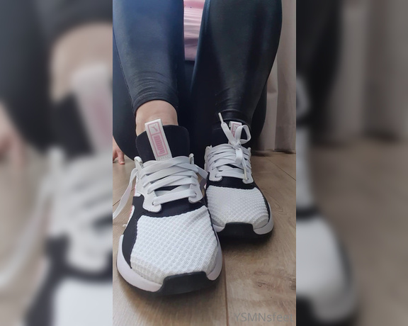 Deliciousdutchfeet aka Deliciousdutchfeet OnlyFans - Love to wear my pumas without socks Feeling my moisty toes wiggling in the warm shoes is very comfy