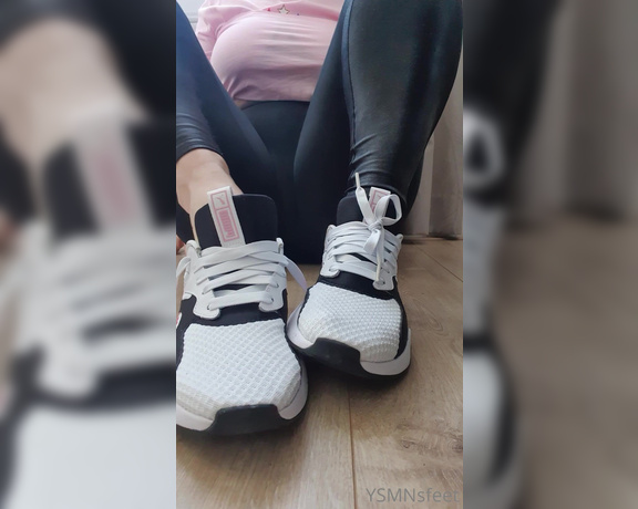 Deliciousdutchfeet aka Deliciousdutchfeet OnlyFans - Love to wear my pumas without socks Feeling my moisty toes wiggling in the warm shoes is very comfy