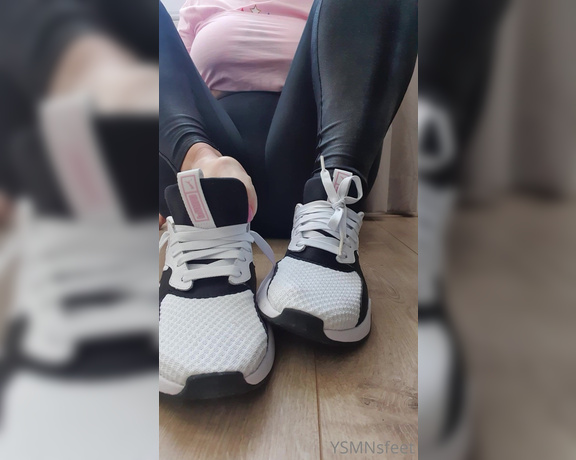 Deliciousdutchfeet aka Deliciousdutchfeet OnlyFans - Love to wear my pumas without socks Feeling my moisty toes wiggling in the warm shoes is very comfy