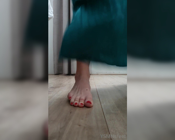 Deliciousdutchfeet aka Deliciousdutchfeet OnlyFans - Do you like my pyjama Well arabic dress I made it in Dubai ) I love these clothing, what about 19