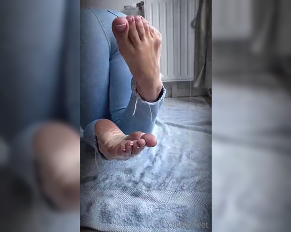 Deliciousdutchfeet aka Deliciousdutchfeet OnlyFans - Follow my sexy french friend @laufrenchfeet she is dont miss out on her feet