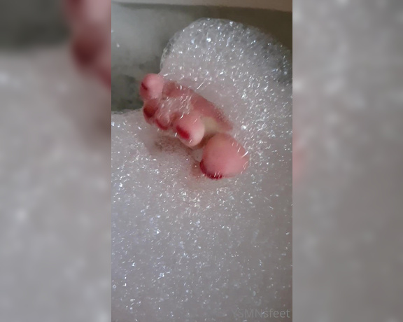 Deliciousdutchfeet aka Deliciousdutchfeet OnlyFans - Come, dont be shy, join me in the bath! Cheers to my vacation in june 2020 Unfortunely couldn´t g 3