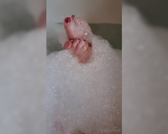 Deliciousdutchfeet aka Deliciousdutchfeet OnlyFans - Come, dont be shy, join me in the bath! Cheers to my vacation in june 2020 Unfortunely couldn´t g 3