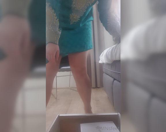 Deliciousdutchfeet aka Deliciousdutchfeet OnlyFans - Do you like my pyjama Well arabic dress I made it in Dubai ) I love these clothing, what about y 1