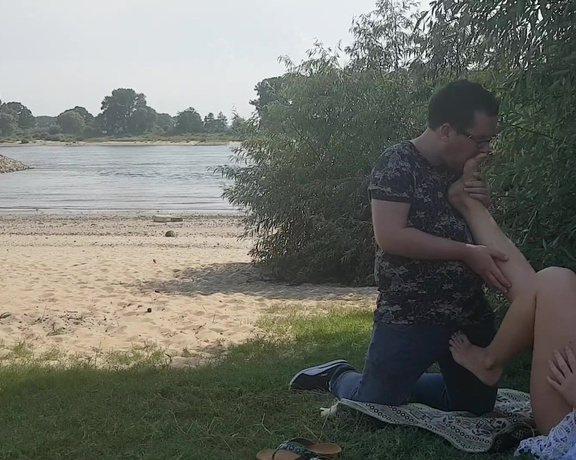 Deliciousdutchfeet aka Deliciousdutchfeet OnlyFans - Hey guys, remember this footworship vid outside Enjoy it! @voetenslaaf89