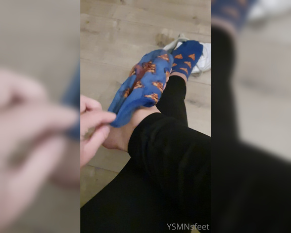 Deliciousdutchfeet aka Deliciousdutchfeet OnlyFans - MOISTY SWEATY SOCKS straight from the moisty smelly NIKES AIRMAX 90 Love to have a sniff Dont