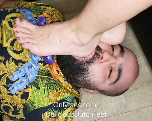 Deliciousdutchfeet aka Deliciousdutchfeet OnlyFans - He was so hungry! Feetdust eating vid If its not your thing, dont watch it! If you are hungry, orde