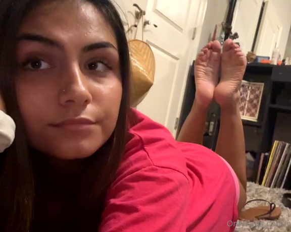 Ivy Foot Goddess aka Ivyfootgoddess OnlyFans - Me in the pose Do u like it when I cross my ankles I get mixed reviews on that anyways I enjoye