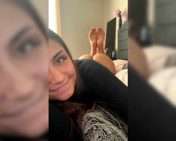 Ivy Foot Goddess aka Ivyfootgoddess OnlyFans - Cum for my soles daddy” scrunch & spread