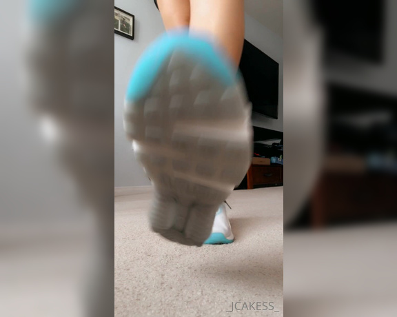 Jenelle Jcakes aka Jcakess OnlyFans - Omg just finished my workout and I’m super sweaty! My sneakers smell